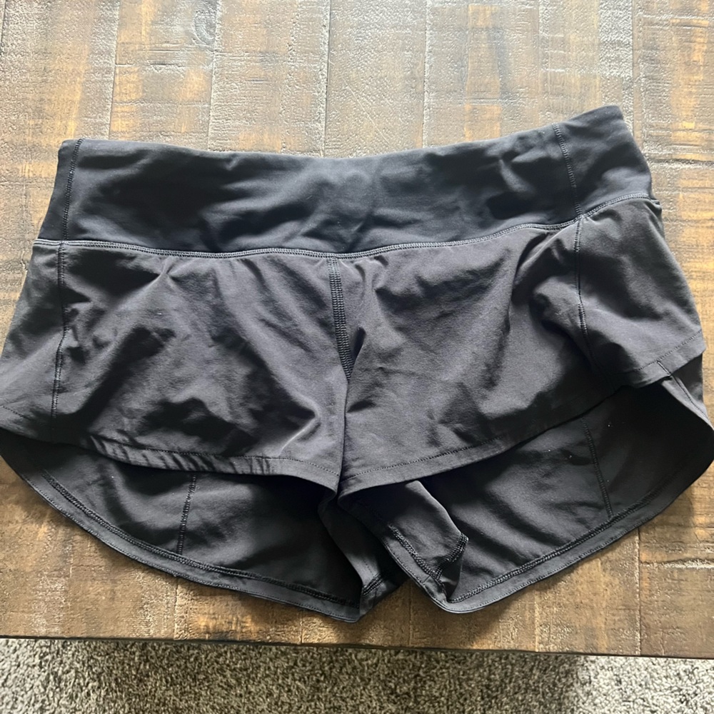Black Lululemon 2.5” shorts